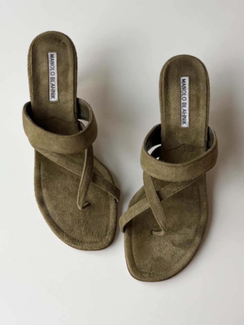 Vintage Manolo Blahnik olive suede thong sandals, IT 37.5, approx. US 7 - Picture 2 of 10